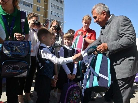 Минниханов поддержал акцию «Помоги собраться в школу»