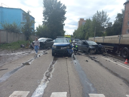 Пассажир автомобиля погиб в смертельном ДТП на улице Семафорной в Красноярске