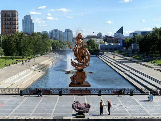 Жителей Екатеринбурга попросили скинуться на статую "святой Екатерины"