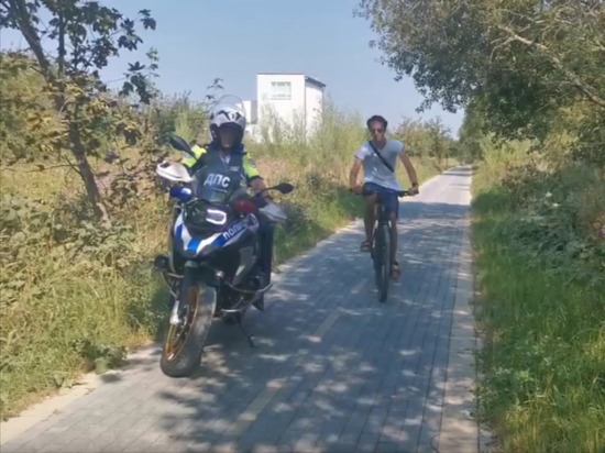В Калининграде сотрудники ГАИ ловят мотоциклистов, ездящих по велодорожкам