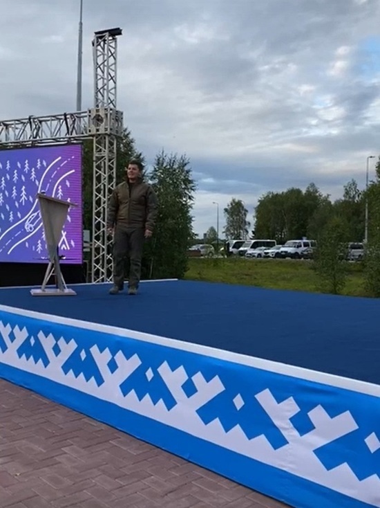 Роддом, развитие колледжей и новый спорткомплекс: глава ЯНАО встретился с жителями Тарко-Сале