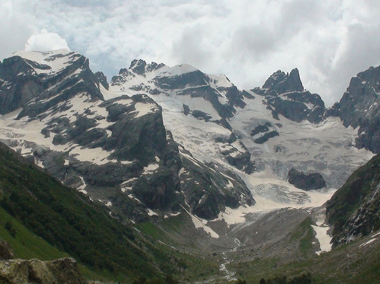 112: двое альпинистов сорвались со скалы в Карачаево-Черкесии