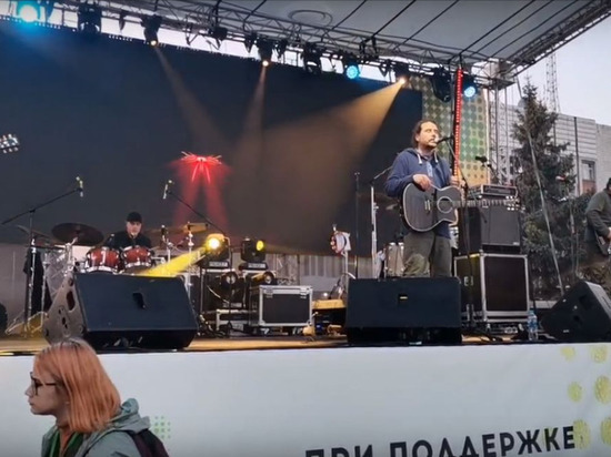 Рэперы из «25/17» и Сергей Летов «зажгли» на фестивале «Тарская крепость»