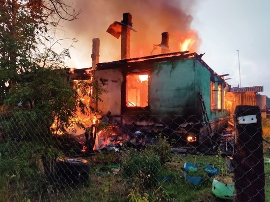 Пожар полностью уничтожил пять квартир в Ковдозере