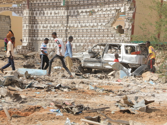 10 человек погибли при нападении на отель в столице Сомали