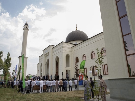 Мечеть на несколько тысяч верующих открыли в Чечне