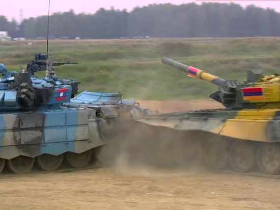 Появилось видео столкновения танков Армении и Лаоса на "Танковом биатлоне"