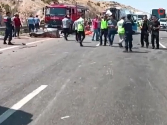 В Турции в результате тарана грузовика погибли еще 10 человек