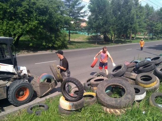 В Октябрьском районе Красноярска вывезли на утилизацию 65 КамАЗов покрышек
