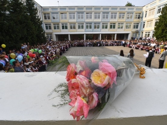 Россиянам объяснили, какие букеты нести 1 сентября в школы