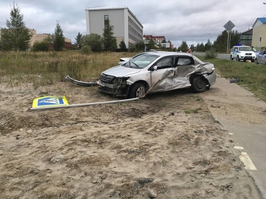 Женщина-водитель устроила аварию в Ноябрьске и попала в больницу