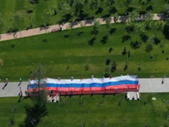 22 августа в Волгограде развернут 60-метровый Государственный флаг РФ