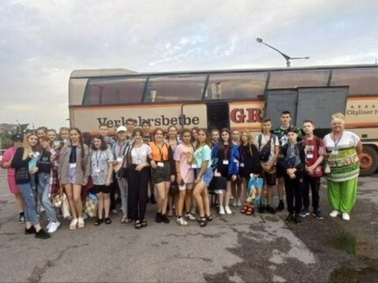 Группа школьников из ЛНР отправилась на «Университетские смены» в РФ