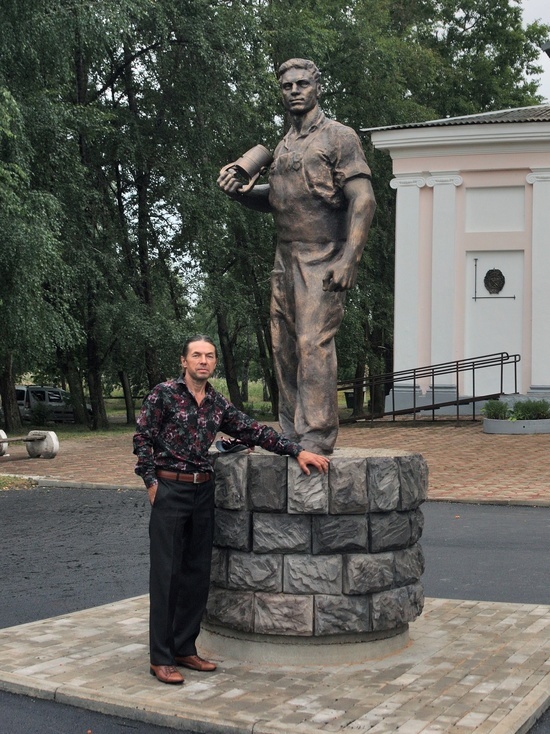 В Сафонове ко Дню шахтера отреставрировали советскую скульптуру