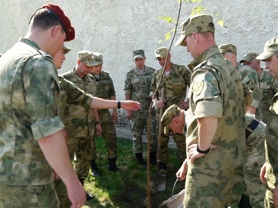 Военнослужащие отряда «Ратник» в рамках мероприятий, посвящённых празднованию 20-летия воинской части, заложили аллею