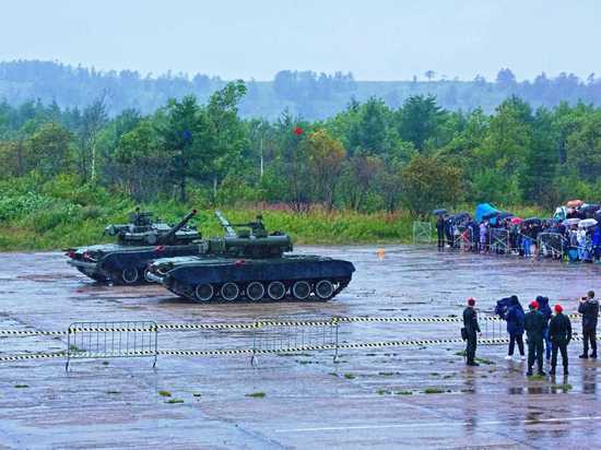 Жители Сахалина впервые увидели «Танковый вальс»