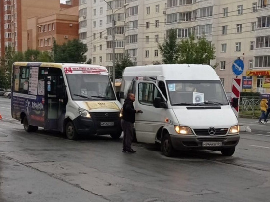 Две маршрутки столкнулись в Калининском районе Новосибирска