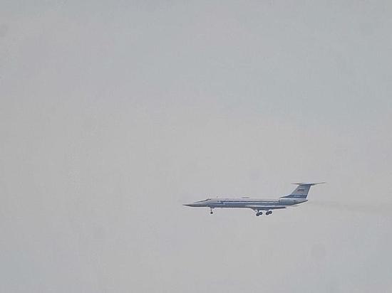 Самолет-Буратино заметили в небе над Новосибирском
