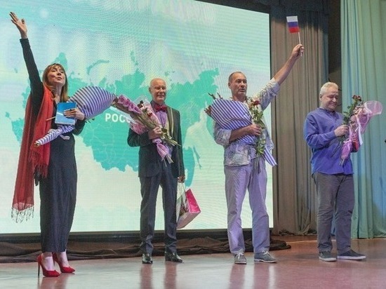 Знаменитые российские артисты провели поэтический вечер в Счастье