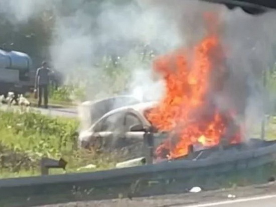 На дороге в Чувашии сгорел автомобиль