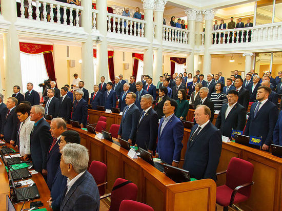 Верховный суд Бурятии отменил компенсацию заработка для депутатов Народного Хурала