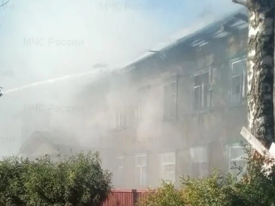 Костромские пожары: в райцентре Нея сгорел двухэтажный дом