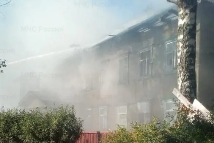 Костромские пожары: в райцентре Нея сгорел двухэтажный дом