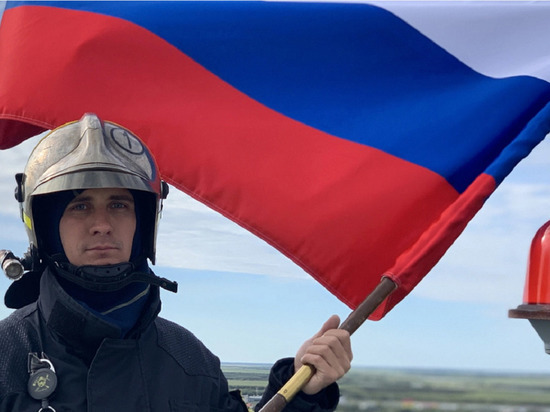 «Мы сильны, когда едины»: в муниципалитетах Ямала одновременно подняли флаги РФ