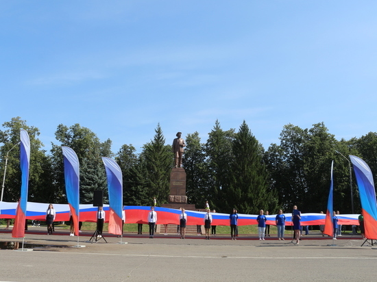 В наукограде развернули 40-метровый российский триколор