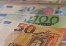 Согласно данным Forex Capital Markets, курс евро к доллару на торгах в понедельник опустился ниже $0,9935, данный уровень был преодолен впервые с декабря 2002 года