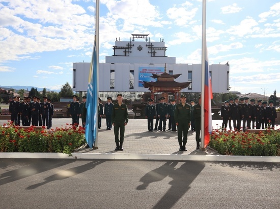  В столице Тувы прошла церемония поднятия флага России