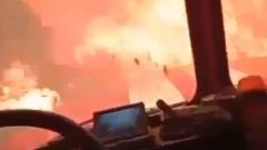 Машина МЧС оказалась в огненной ловушке на месте лесного пожара под Рязанью