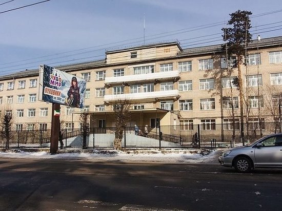 Виновной в падении ребенка из окна больницы в Чите ограничили свободу