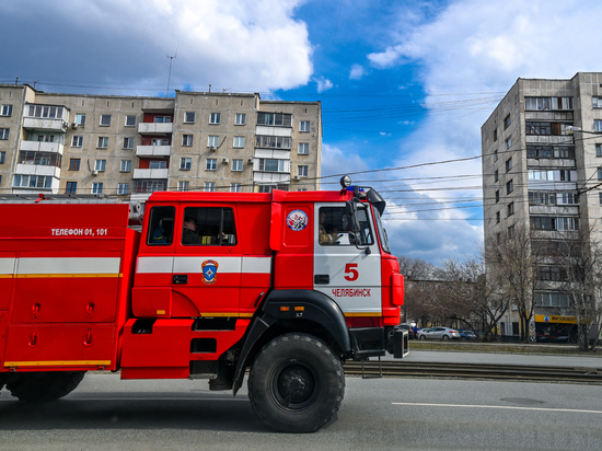 В Челябинске на дороге вспыхнула машина