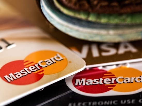 В России отказывают в покупках владельцам просроченных карт Visa и MasterCard