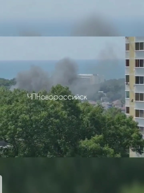 В Геленджике загорелась хозпостройка на площади 40 квадратных метров