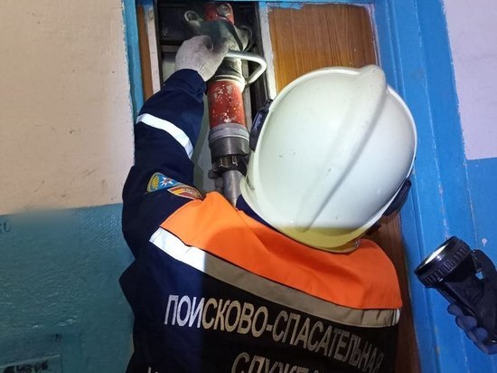 На Южном Урале семья застряла ночью в лифте
