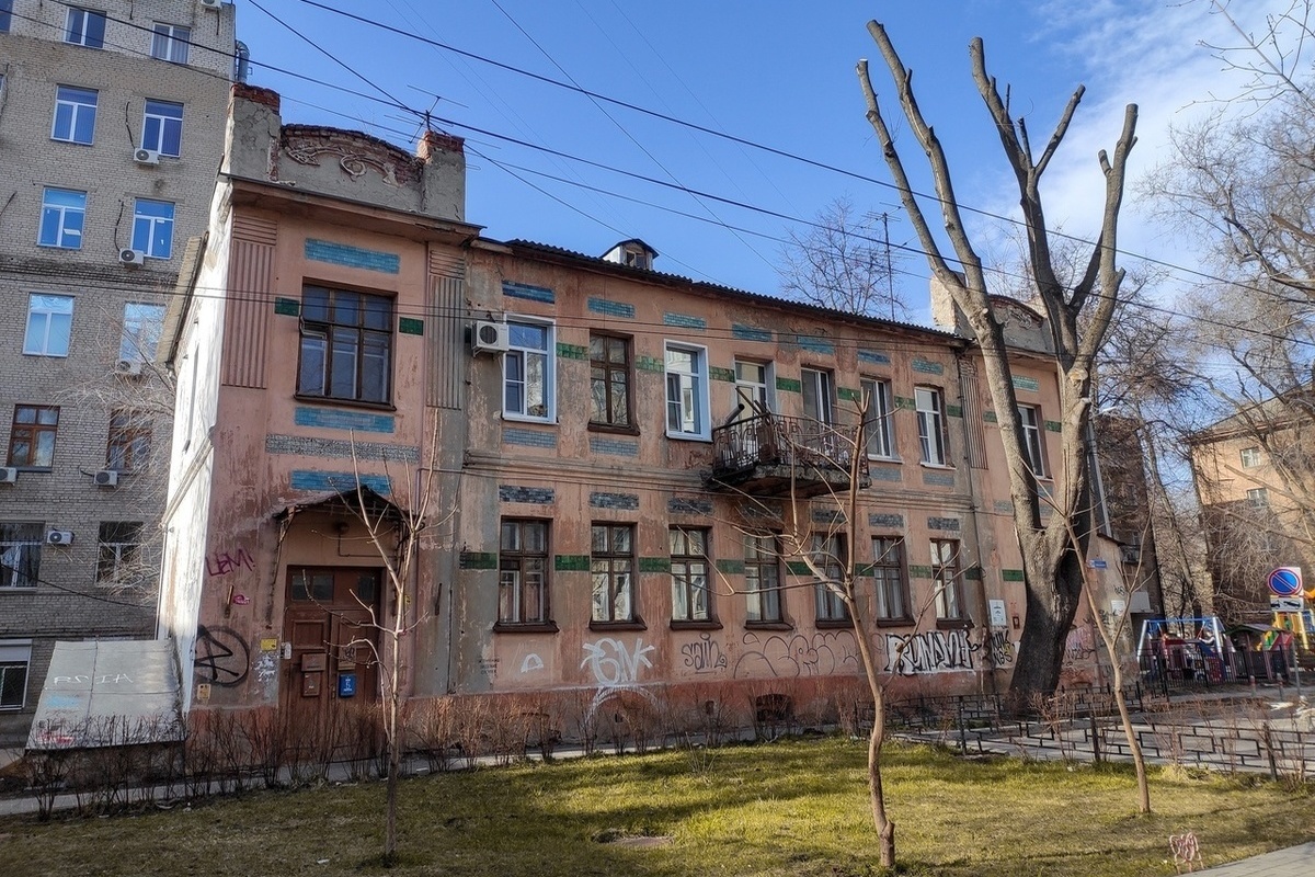 Воронежские пожарные спасли ночью исторический дом купца Лагутина - МК  Воронеж