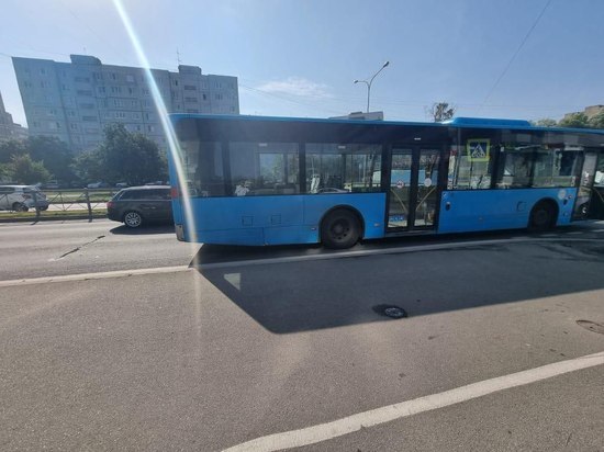 Калининградку доставили на скорой в больницу после падения в автобусе
