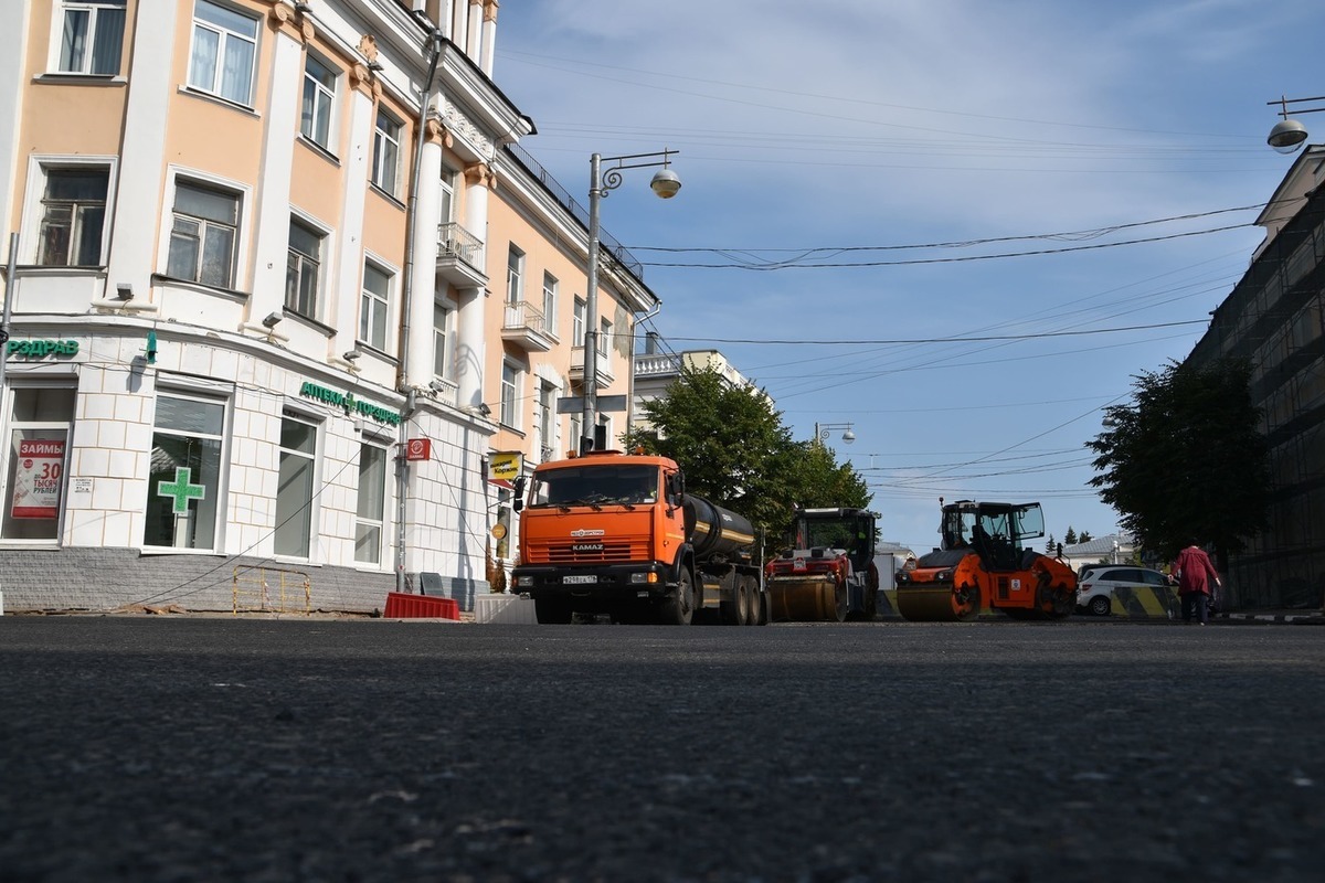 Шаурма капан новоторжская ул 3 отзывы. Дороги на Тверской улице. Город дороги день. Тверь дороги 9 мая. Благоустройство тротуаров вдоль дорог.