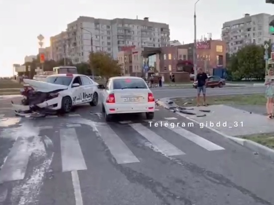 В ГИБДД сообщили подробности ДТП с автомобилем такси на улице Щорса в Белгороде