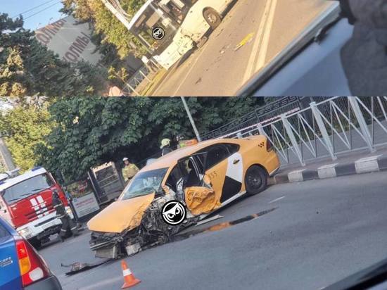 В Пензе автомобиль такси попал в жесткое ДТП
