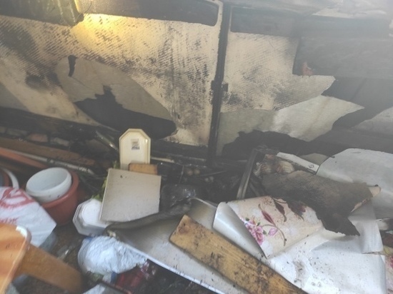 Неосторожное обращение с огнем привело к пожару на балконе в Череповце