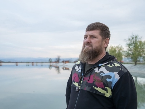 Кадыров поблагодарил петербуржцев за выстрел из пушки в честь отца