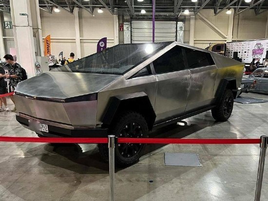 Собранный воронежскими мастерами Кибертрак выставили в Москве в автосалоне