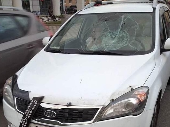 Автомобиль сбил молодого велосипедиста в центре Петрозаводска