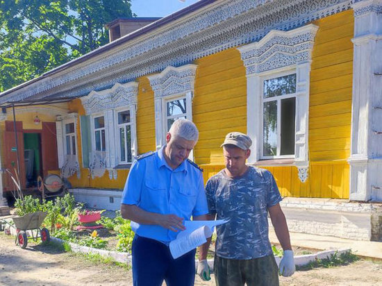 В брянской Злынке подрядчик срывает сроки ремонта школы искусств