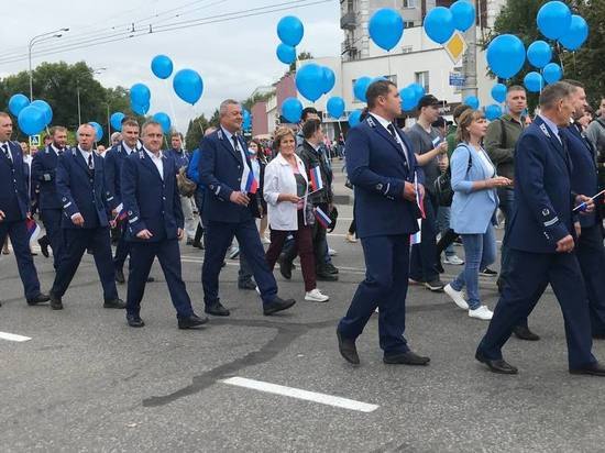 Шахтерские делегации прошли по центральной улице Новокузнецка