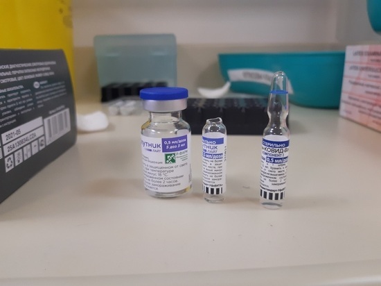 Свердловский врач объяснил, какую прививку ставить раньше – от COVID-19 или гриппа