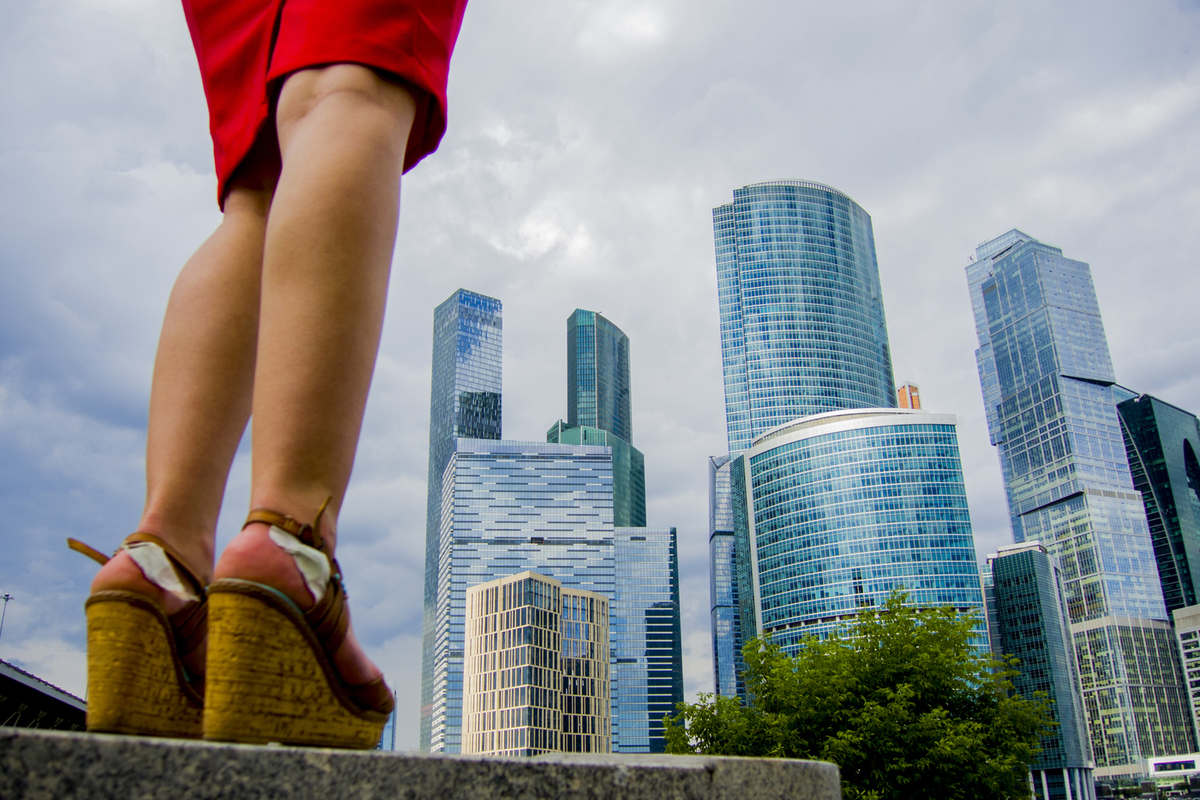 В Москве трансвеститы в женских платьях подрались с мужчинами и победили -  МК